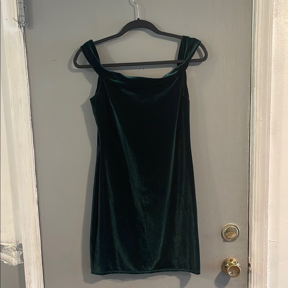 Urban Outfitters Off the‎ Shoulder Bodycon Mini Dress in Green Velvet Size L - Picture 4 of 10